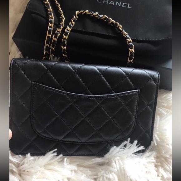 Gorgeous Chanel Lambskin Quilted WOC with Gold Chain & Multicolored Crystal CC - Picture 4 of 8